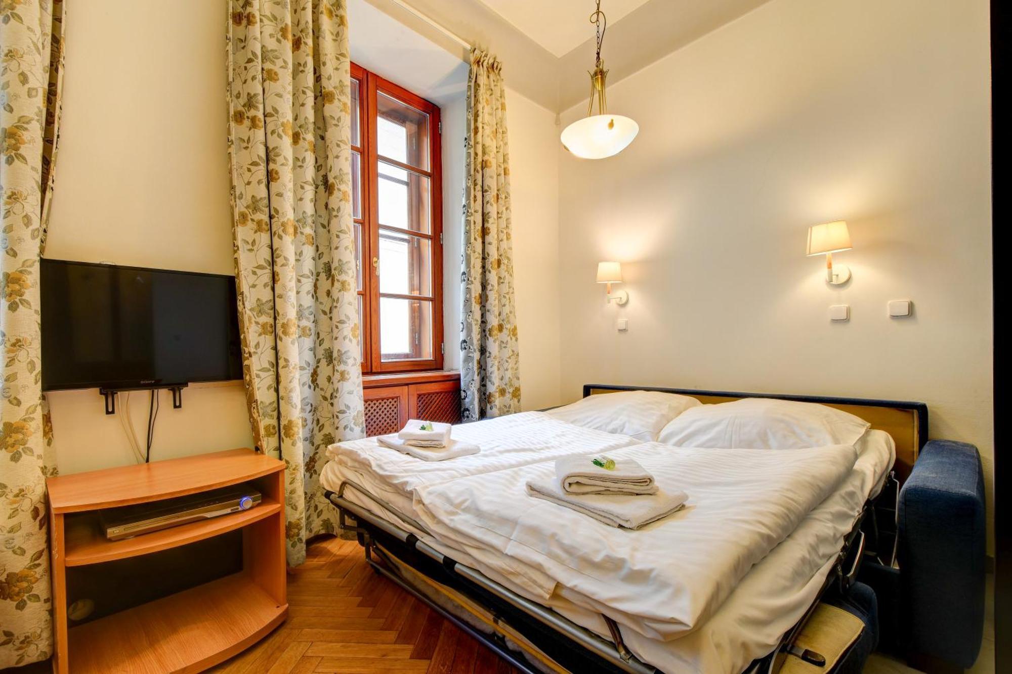 Historic Centre Apartments VIII Praag Buitenkant foto