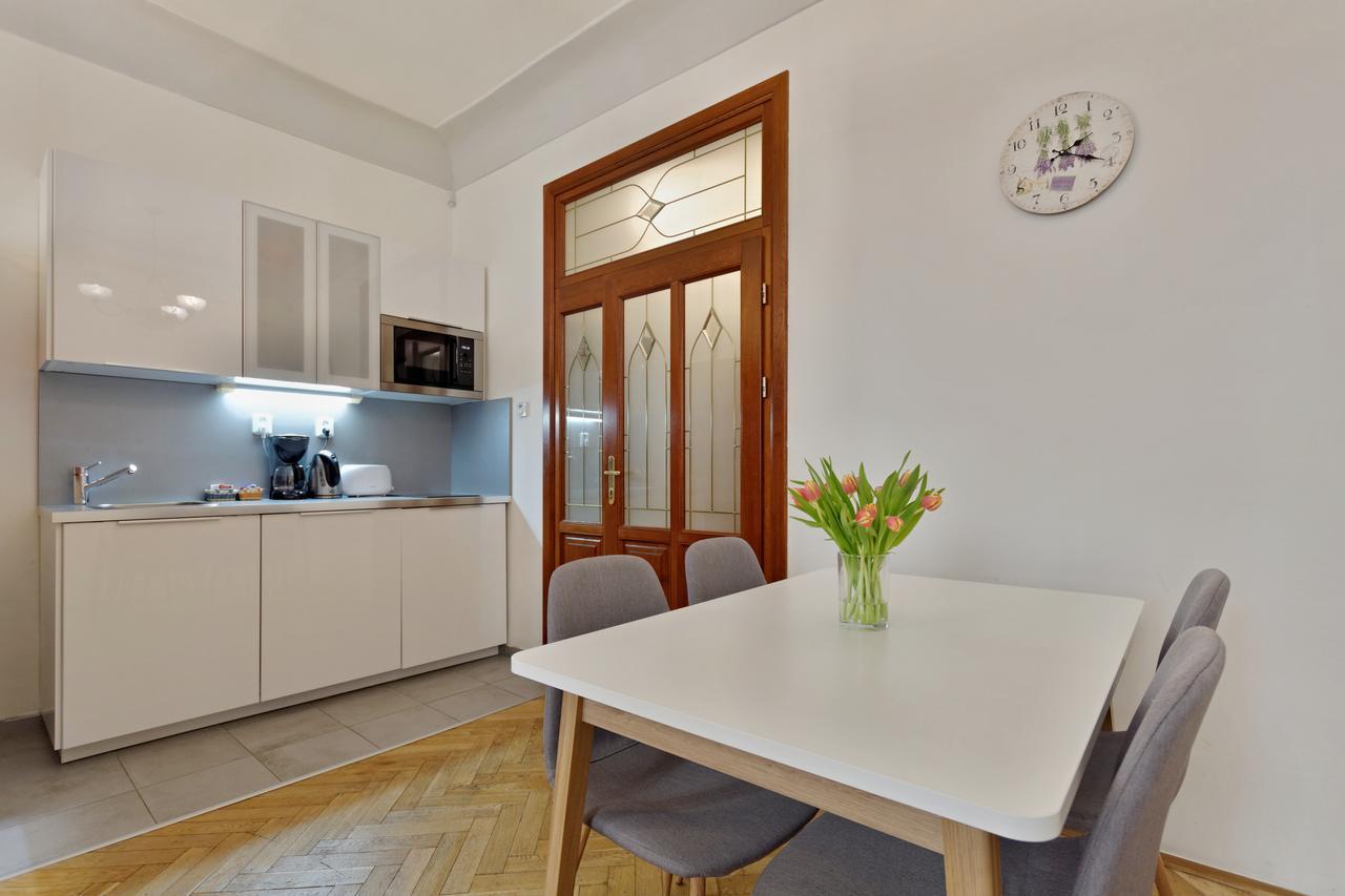 Historic Centre Apartments VIII Praag Buitenkant foto